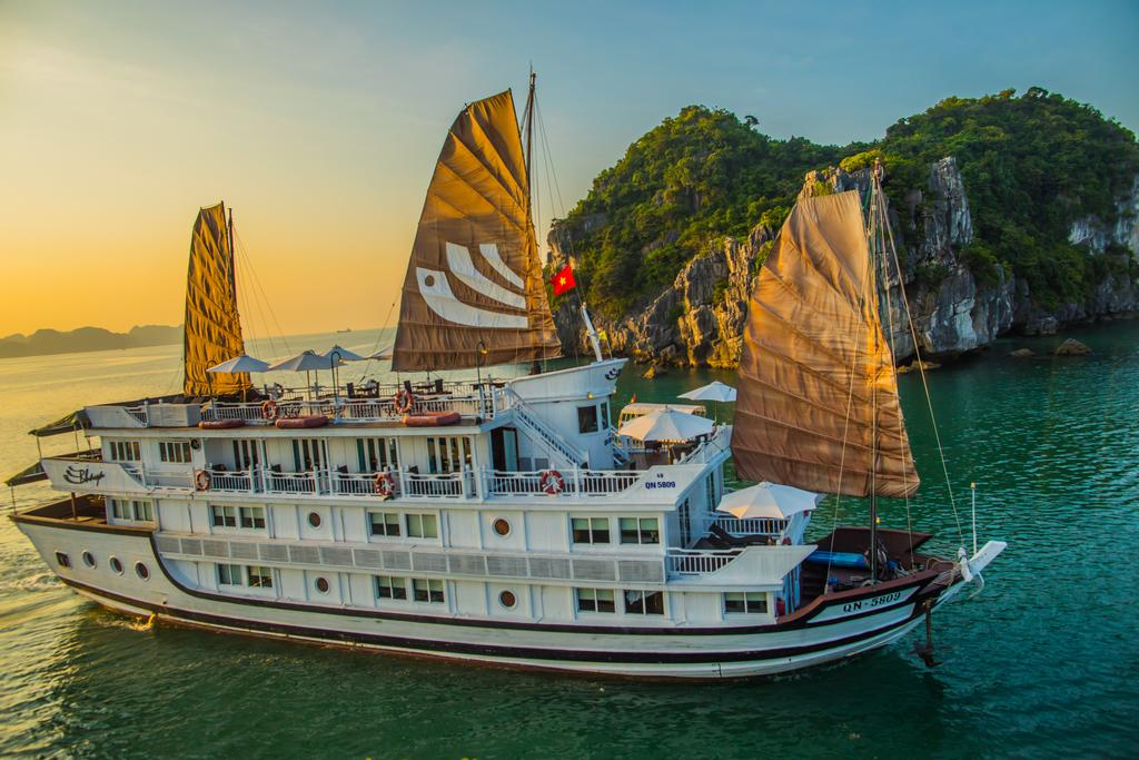 HALONG HIDEAWAY CRUISE ( 2 DAY 1 NIGHT )